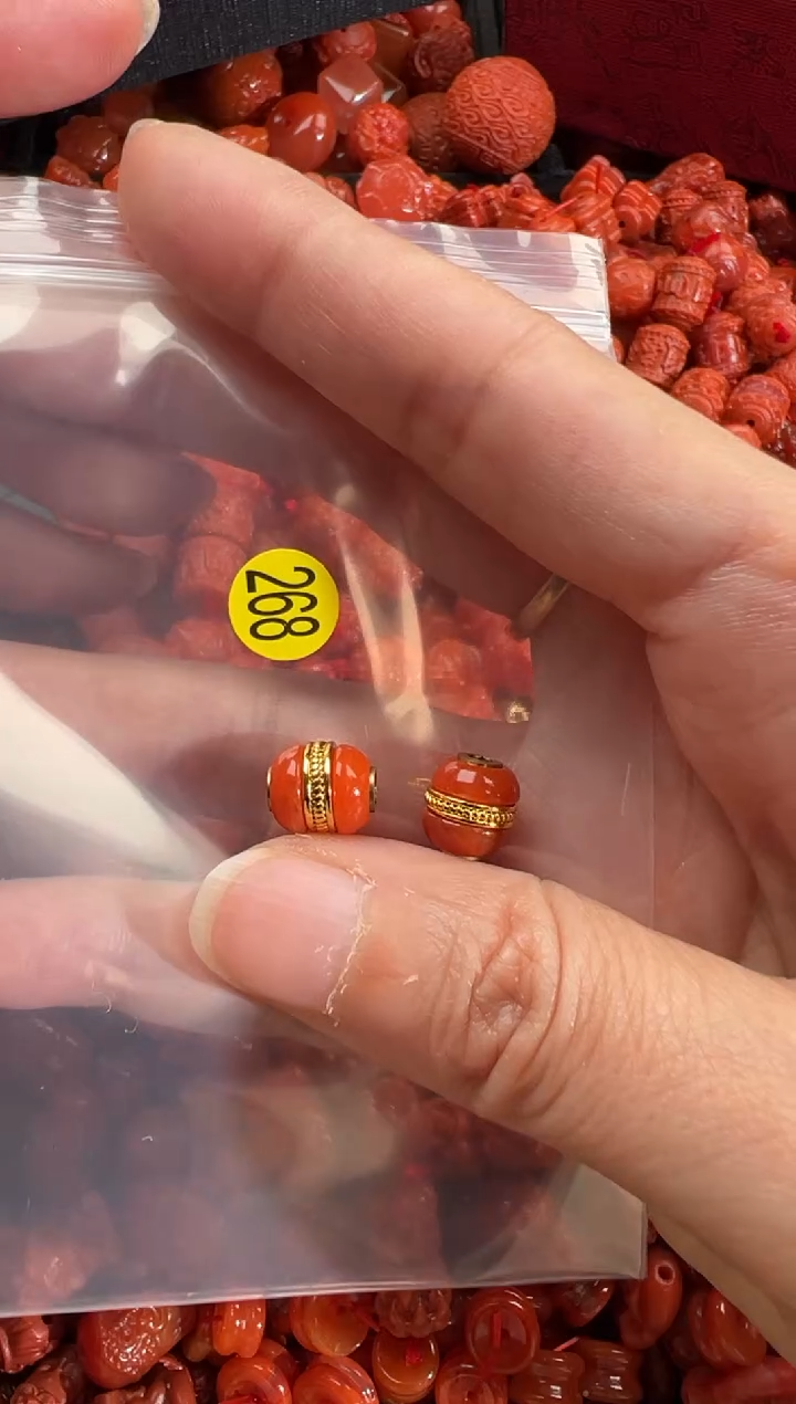 南红玛瑙未镶嵌颈饰1