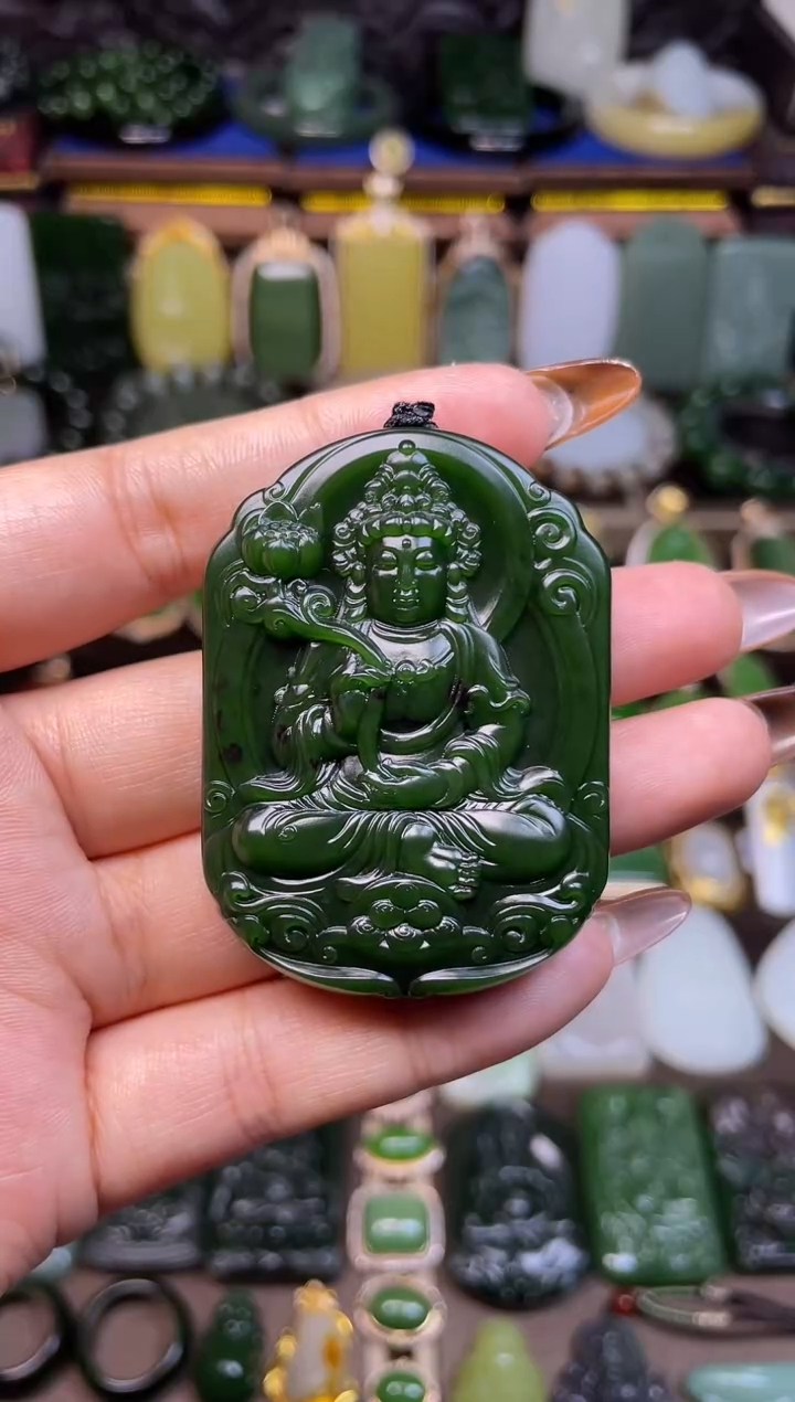 颈饰未镶嵌和田玉菠菜绿观音