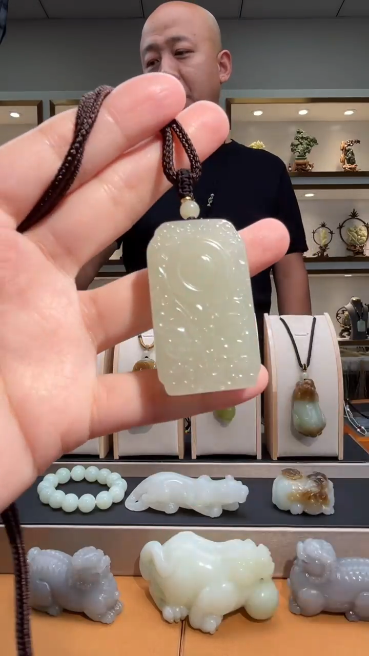 颈饰未镶嵌和田玉苏