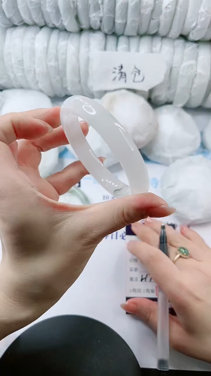 【闪购商品】石英质玉手镯未镶嵌多样性发货L179