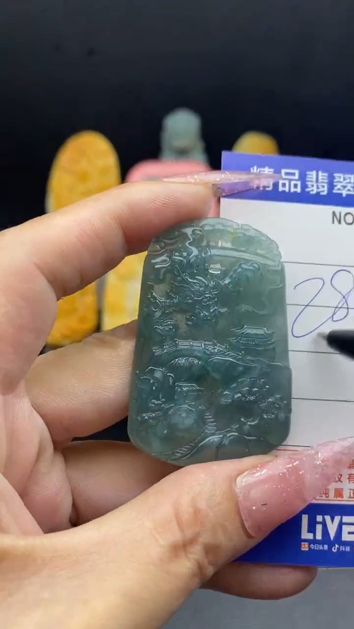 翡翠未镶嵌颈饰挂件