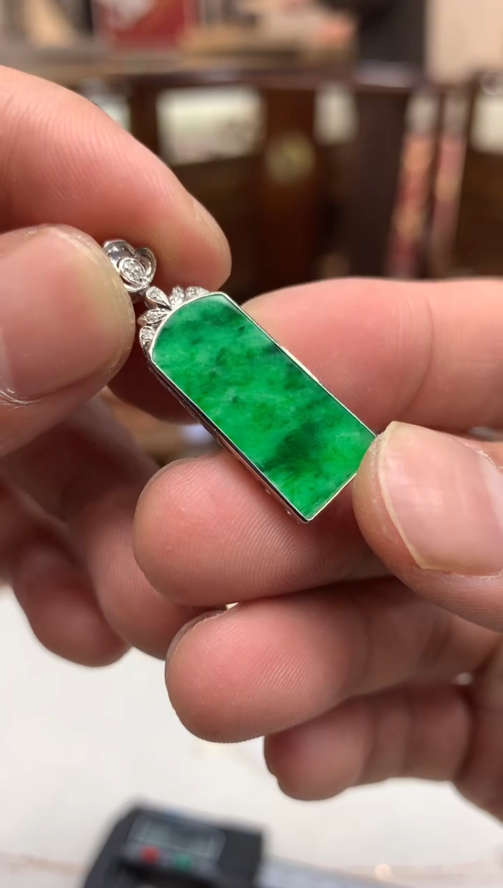 【闪购商品】翡翠吊坠(不含链)18K金镶嵌无事牌