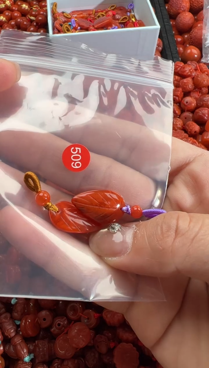 南红玛瑙未镶嵌颈饰1