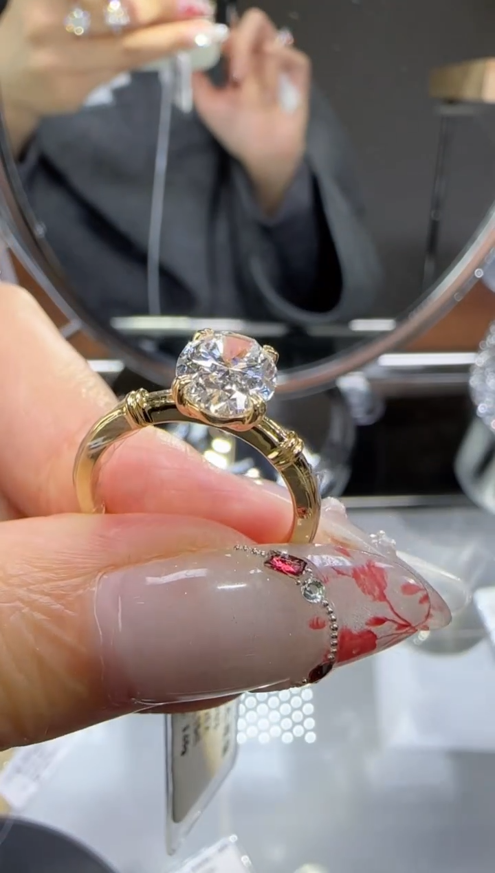 【闪购商品】实验室培育钻石18K金镶嵌2克拉罗马柱11号