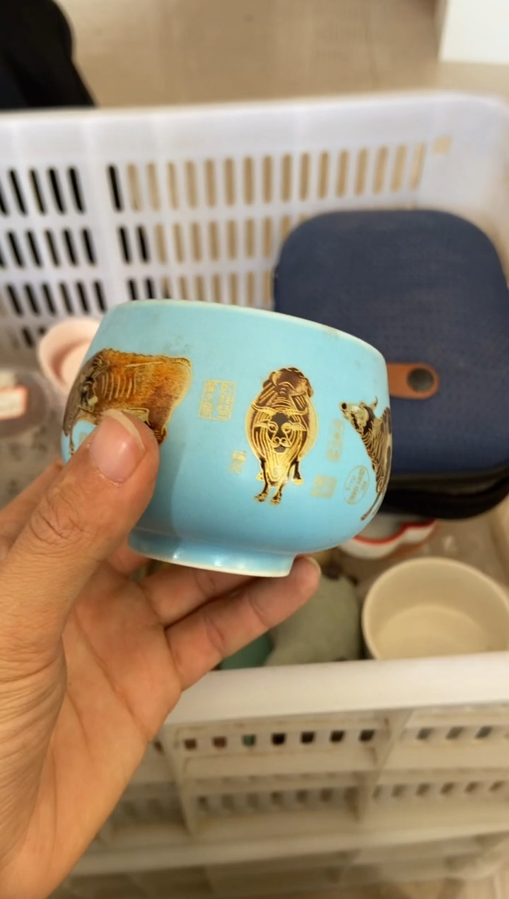 无运费险有瑕疵的摄影的产品有使用过的痕迹有点脏介意勿拍杯