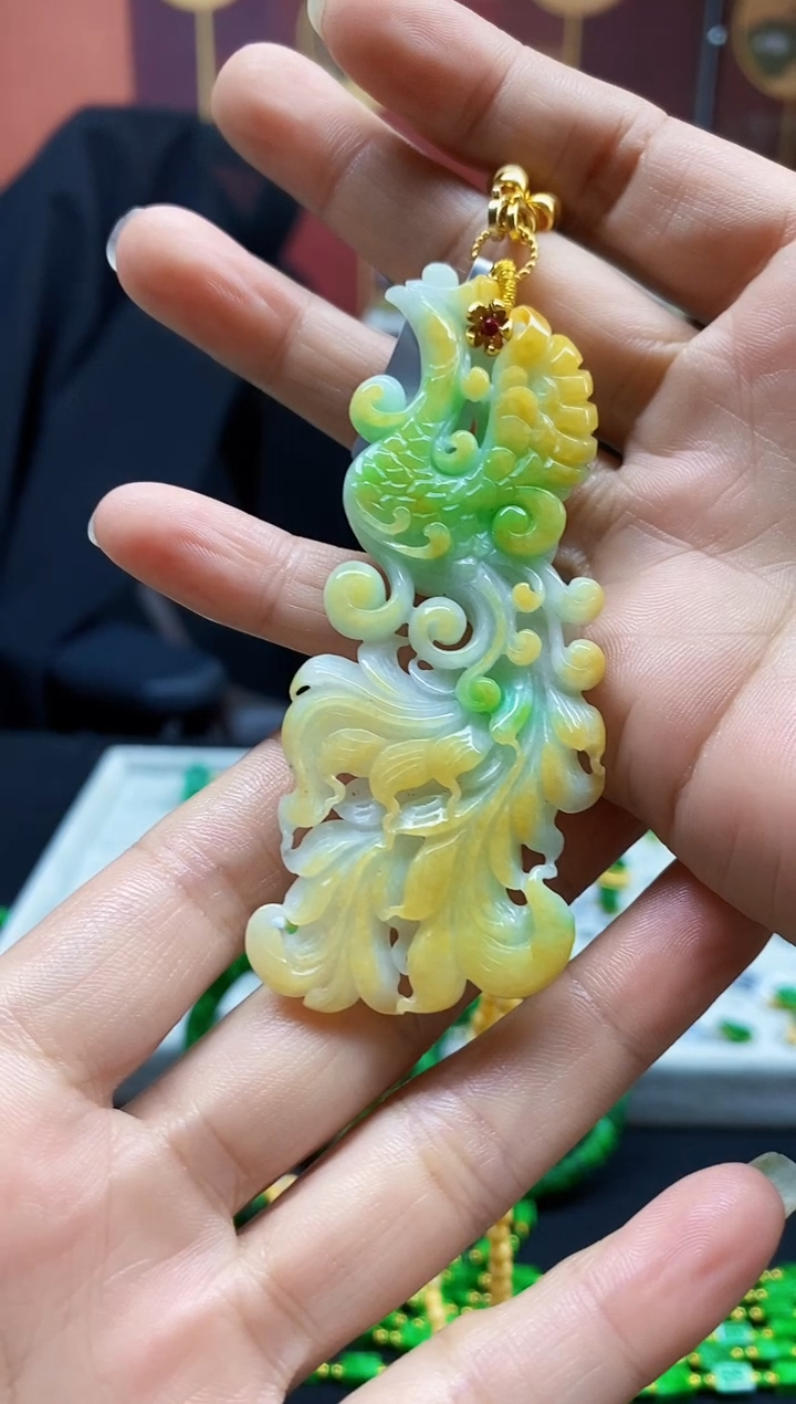 颈饰未镶嵌翡翠云****轻翡翠戒指