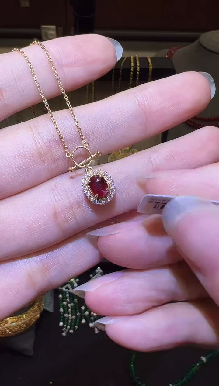 颈饰18K金镶嵌红宝石0.61ct 无烧