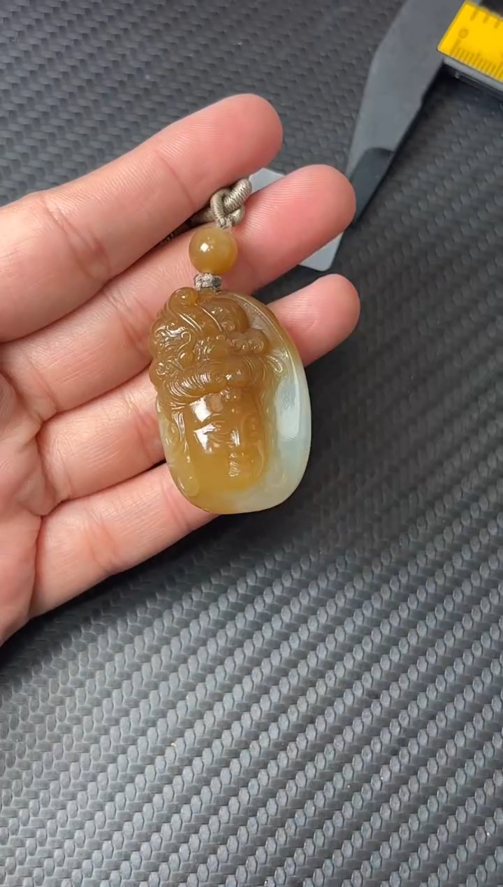 吊坠(赠链)未镶嵌和田玉若羌微色差吊坠