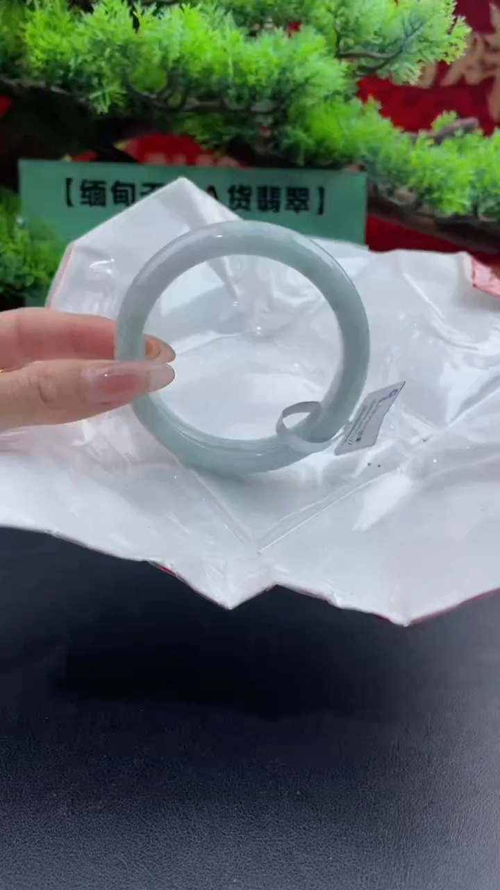 【闪购商品】翡翠手镯未镶嵌14翡翠手镯（微瑕）