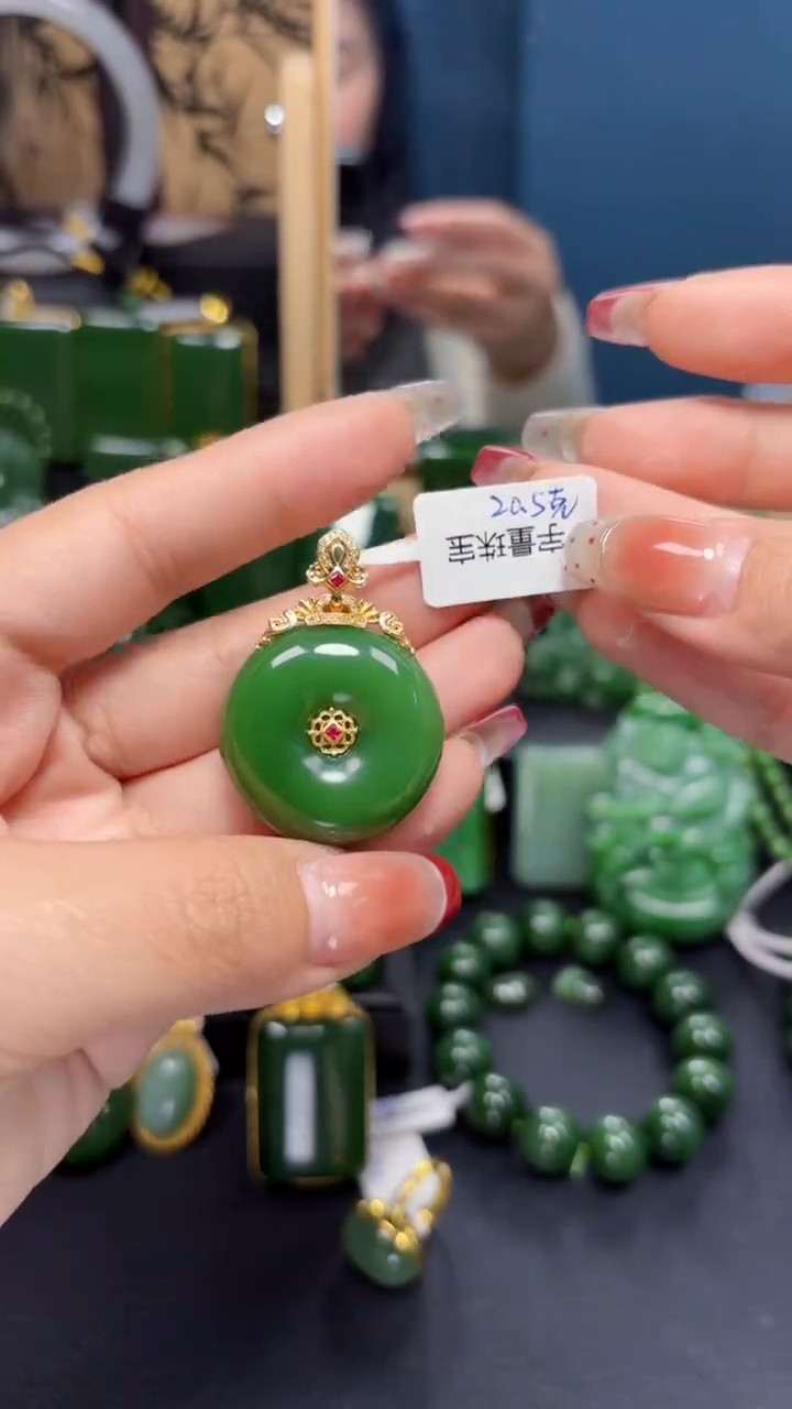 【闪购商品】和田玉（碧玉）吊坠(赠链)18K金镶嵌1