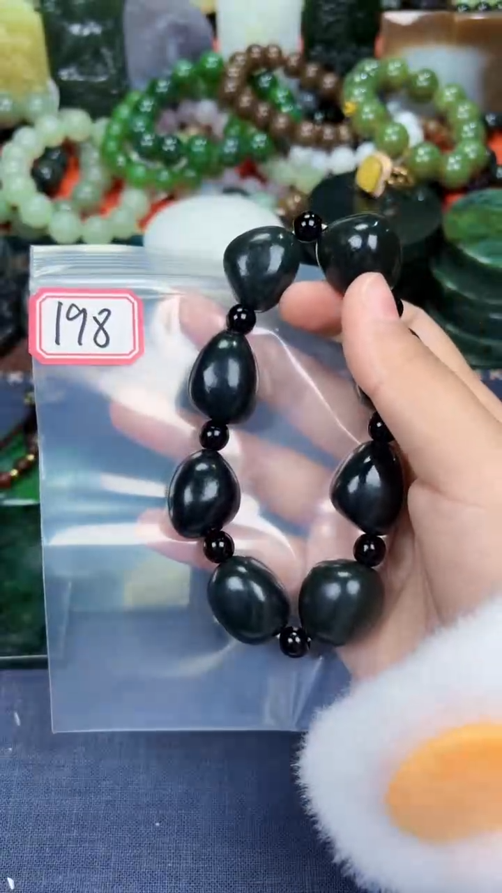 颈饰未镶嵌和田玉和田玉