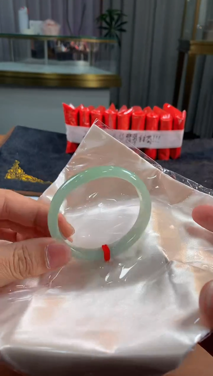 未镶嵌定制翡翠5034毛货不退不换  52-53圈