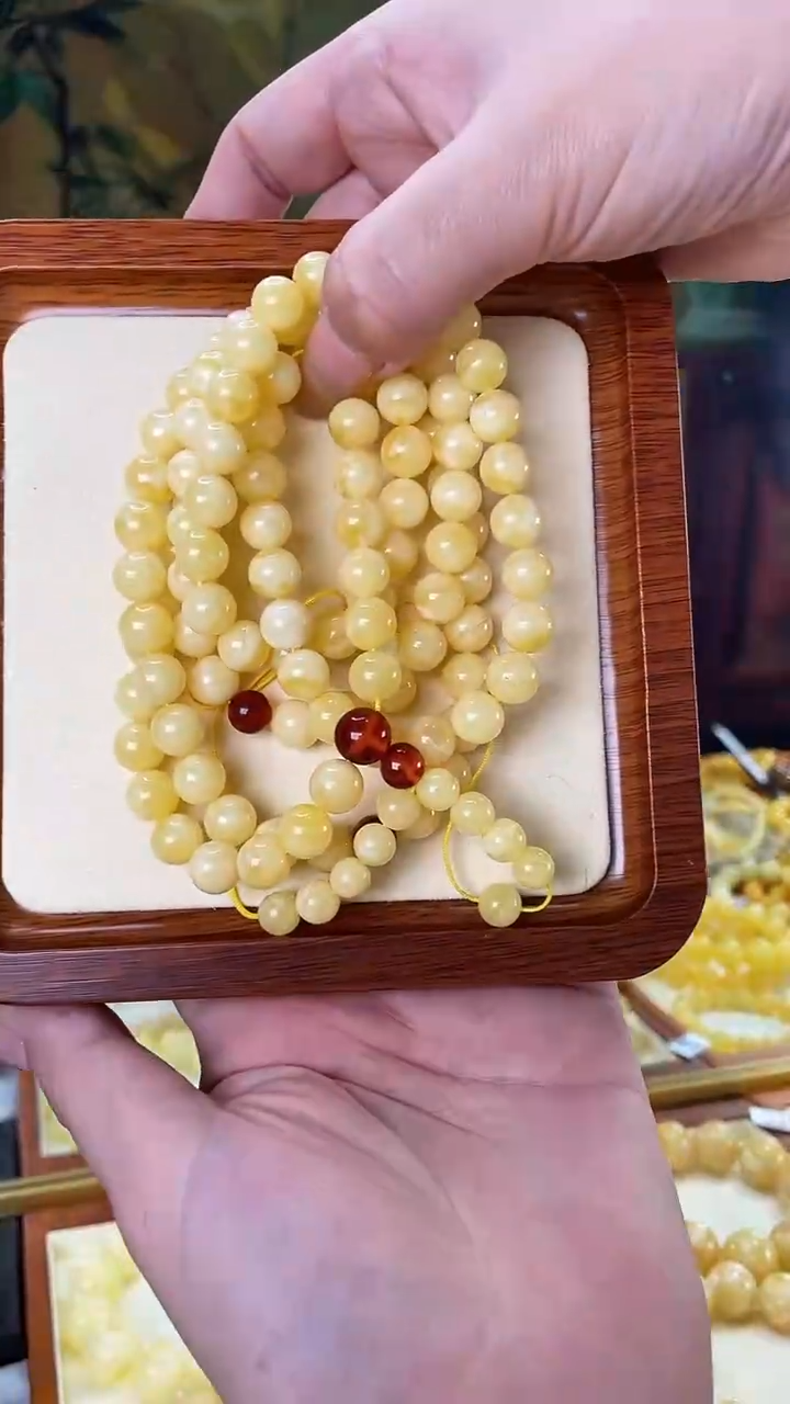 【闪购商品】蜜蜡裸石未镶嵌手串