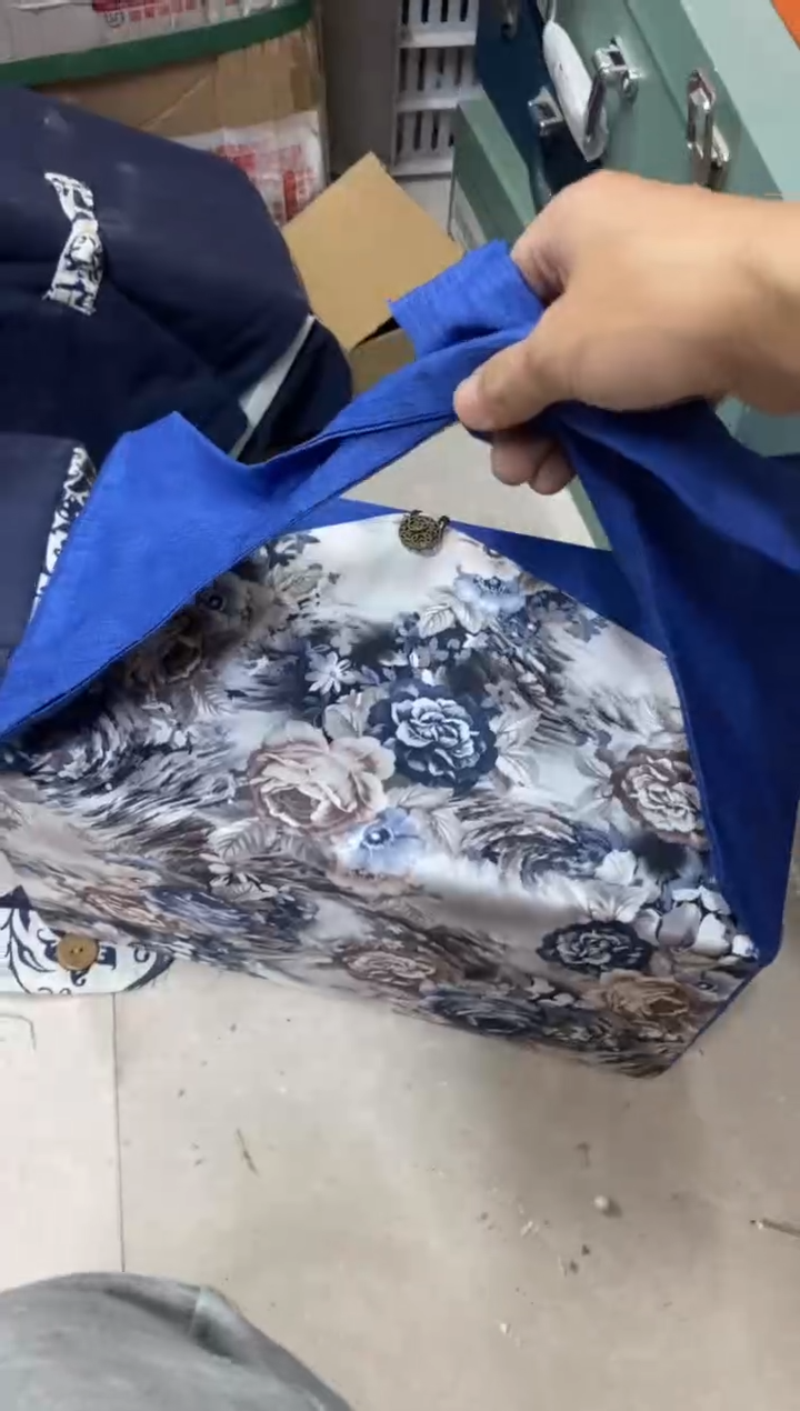 无运费险有瑕疵的摄影的产品有使用过的痕迹有点脏介意勿拍