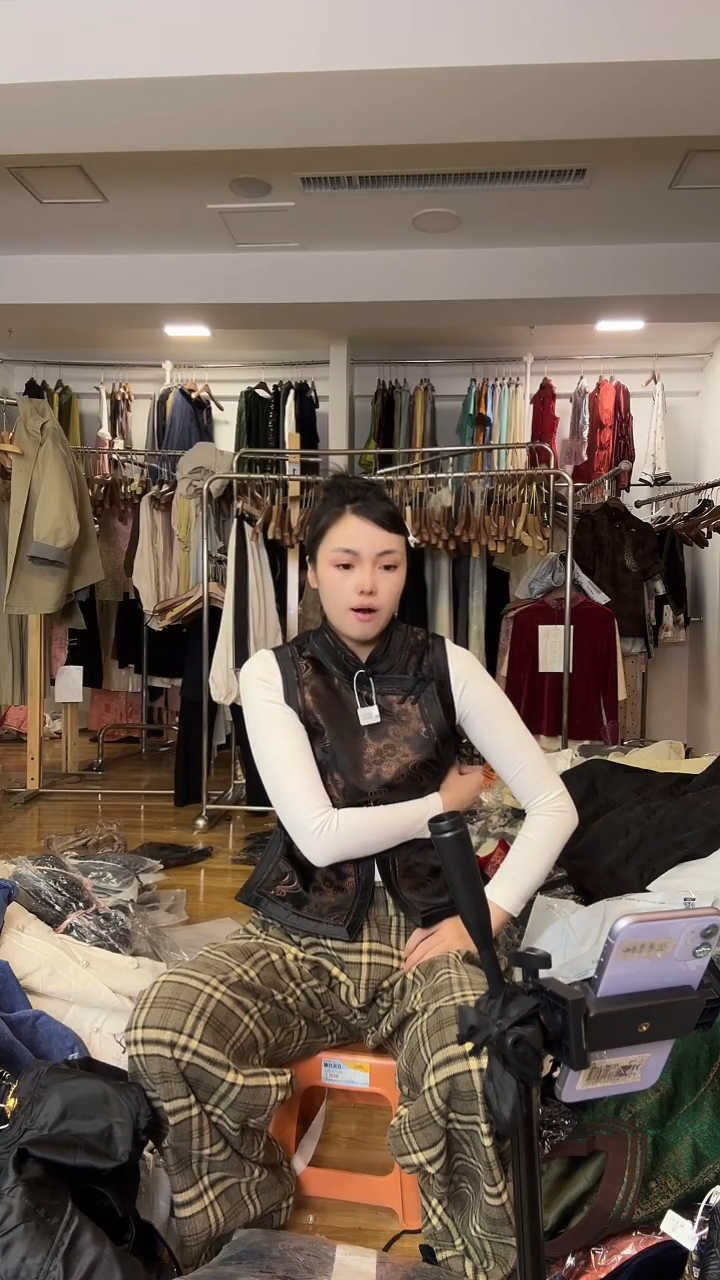 黑棕马甲     L   118