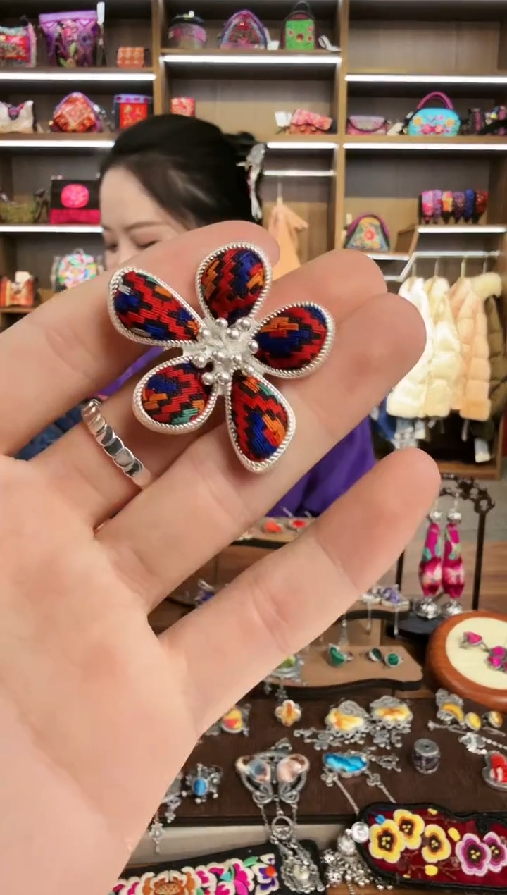 【闪购商品】织绣153蒙阿苏苗绣传承