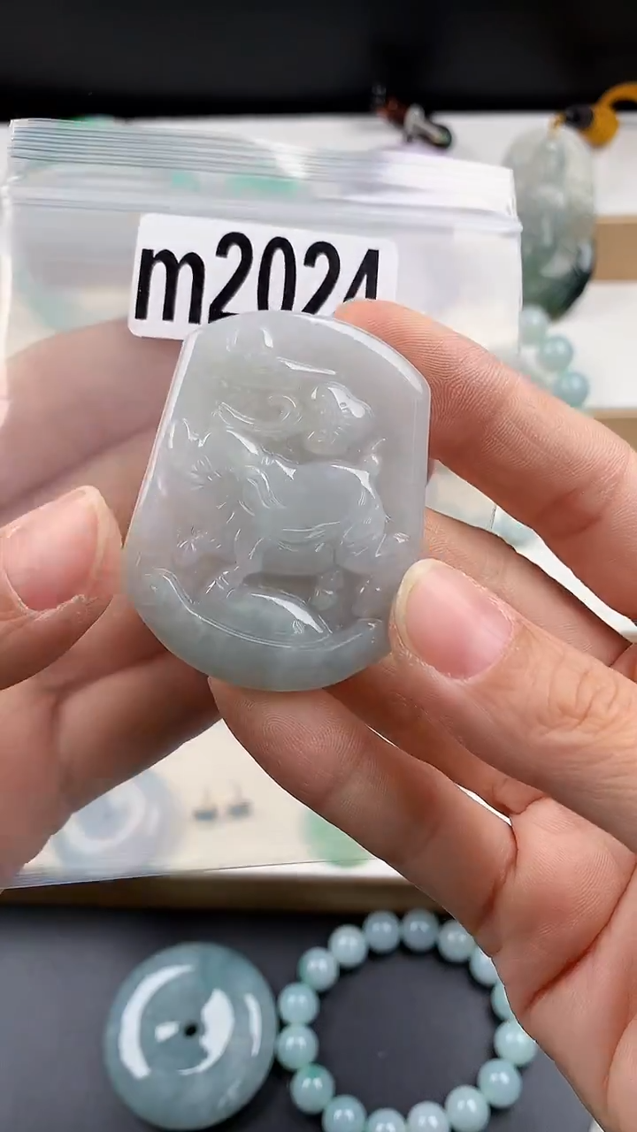 颈饰未镶嵌翡翠天然翡翠吊坠挂件