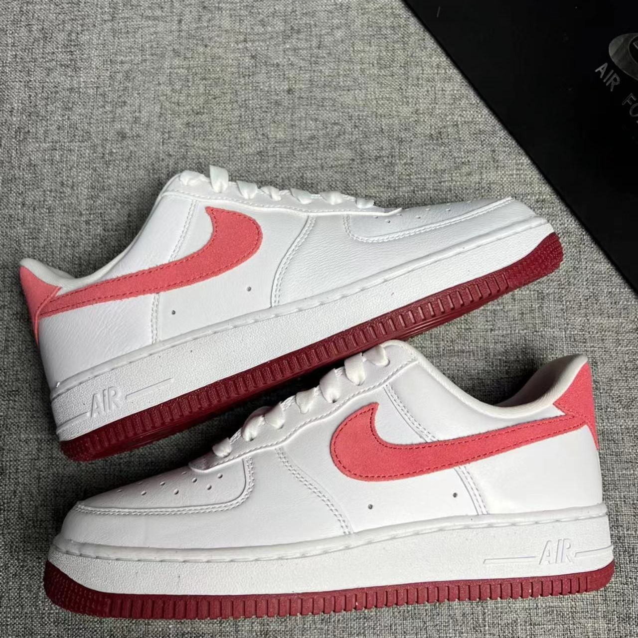 NIKE/耐克女子AF1空军一号复古低帮休闲时尚白红运动鞋FQ7626100