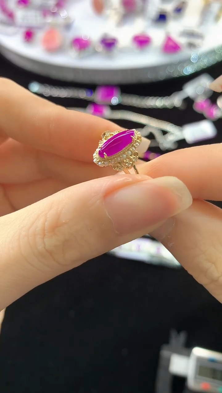 18K金镶嵌苏纪石（舒俱来）.戒指