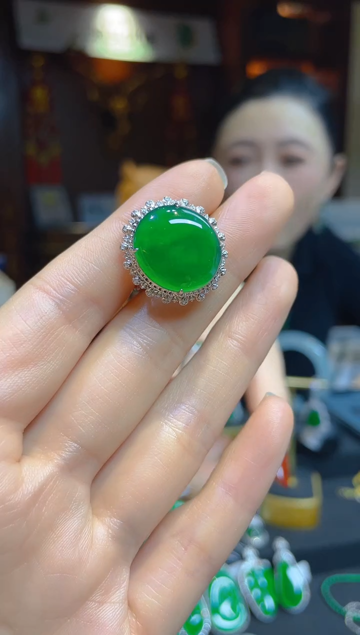 【闪购商品】翡翠戒指18K金镶嵌116325天然A货翡翠蛋面戒指