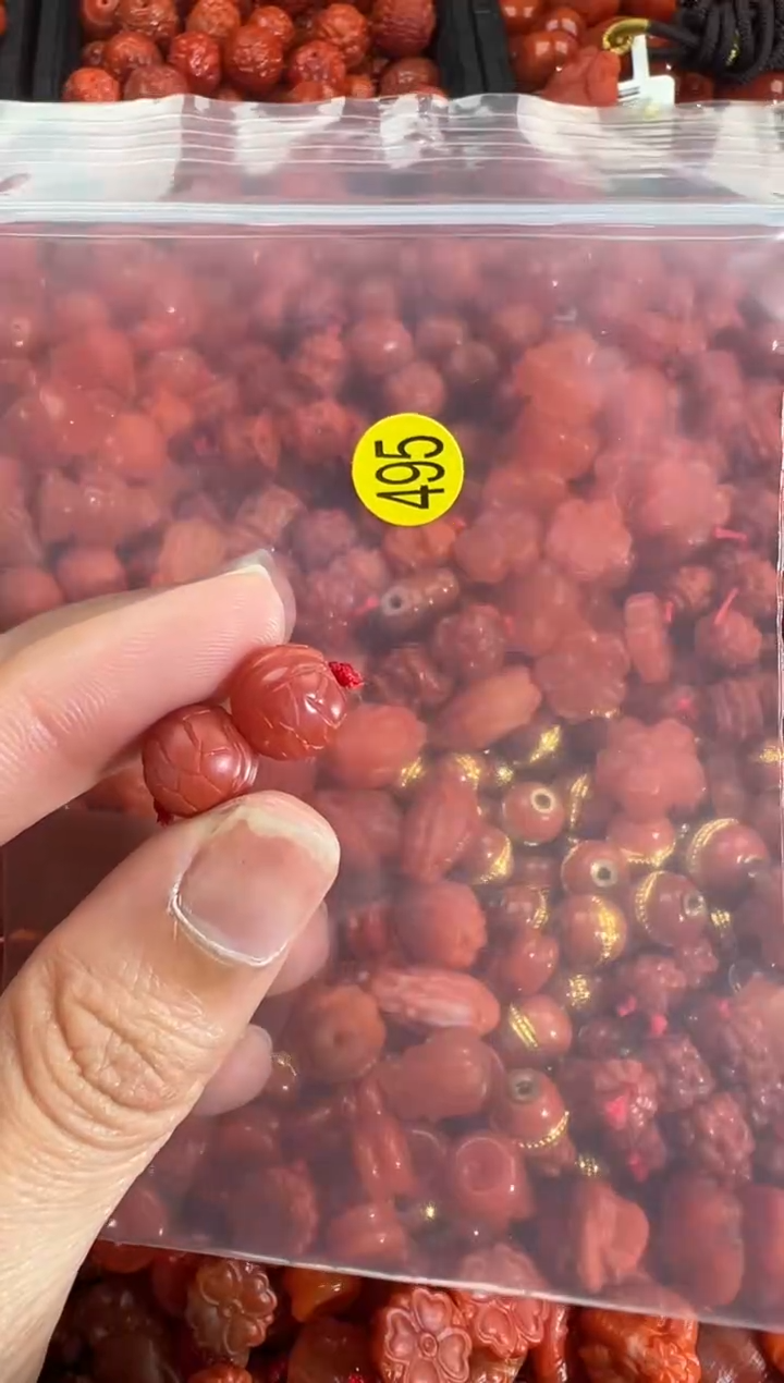 南红玛瑙未镶嵌颈饰1