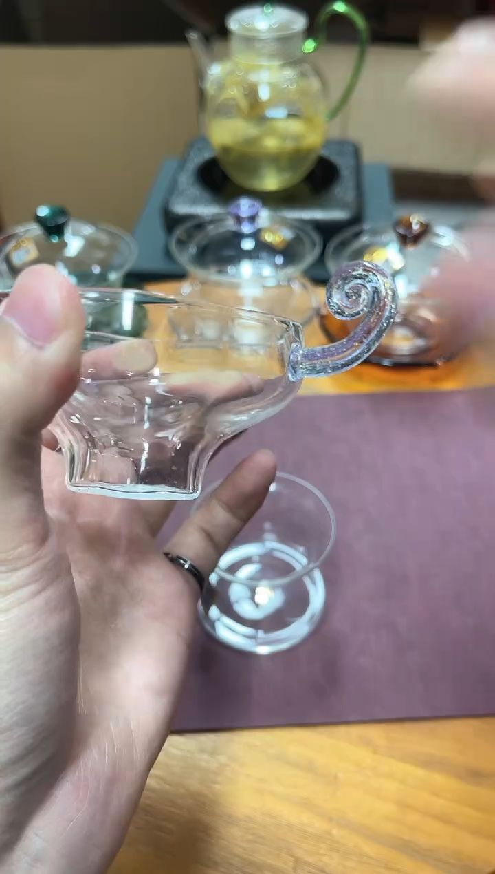 予乐茶漏透紫金       。，