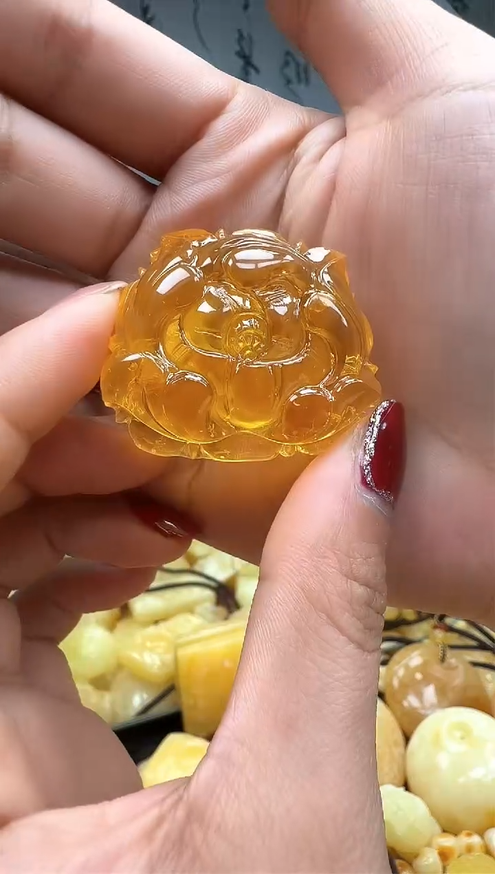 【闪购商品】琥珀裸石未镶嵌挂坠