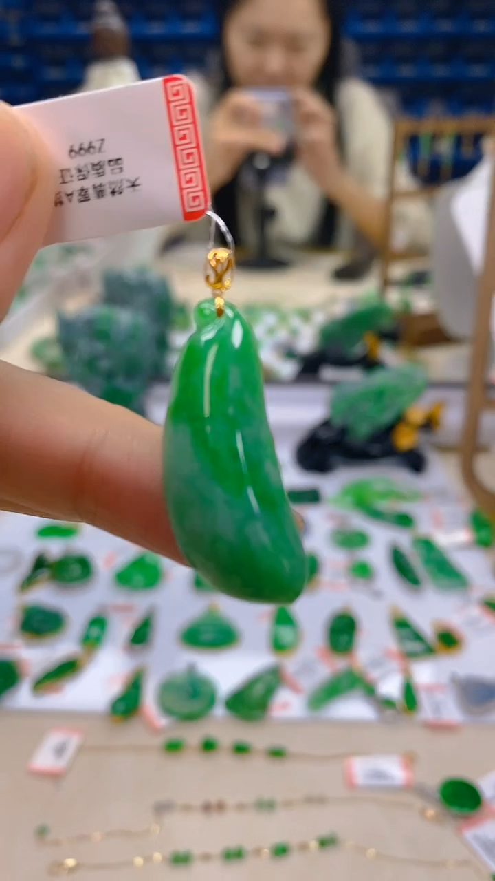 颈饰18K金镶嵌翡翠新号开播 全场乱卖