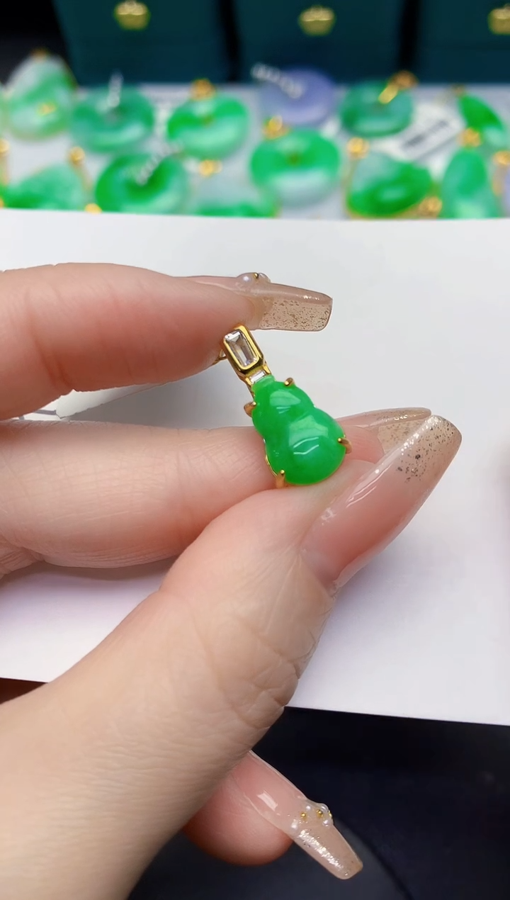 颈饰未镶嵌翡翠缅甸天然翡翠A货