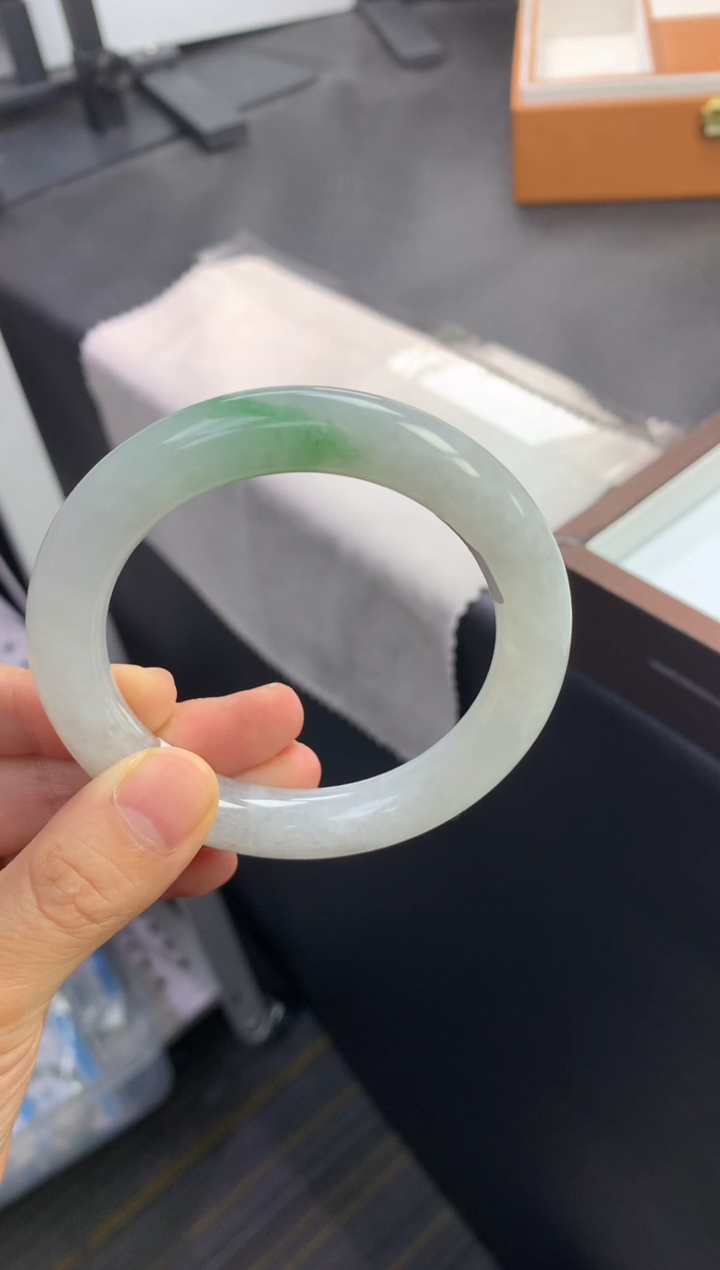 未镶嵌手镯（圆镯）翡翠退货需手镯吊牌标签完好