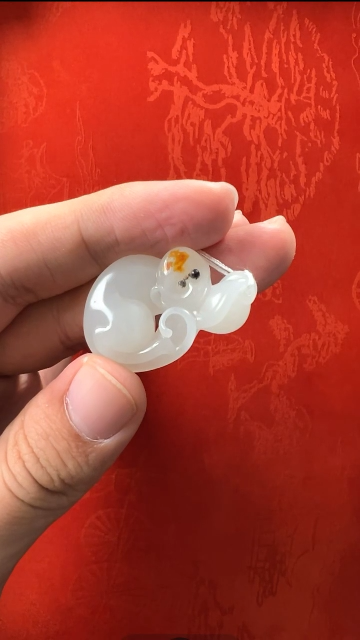 未镶嵌和田玉挂件新疆料灵猴献瑞雕件