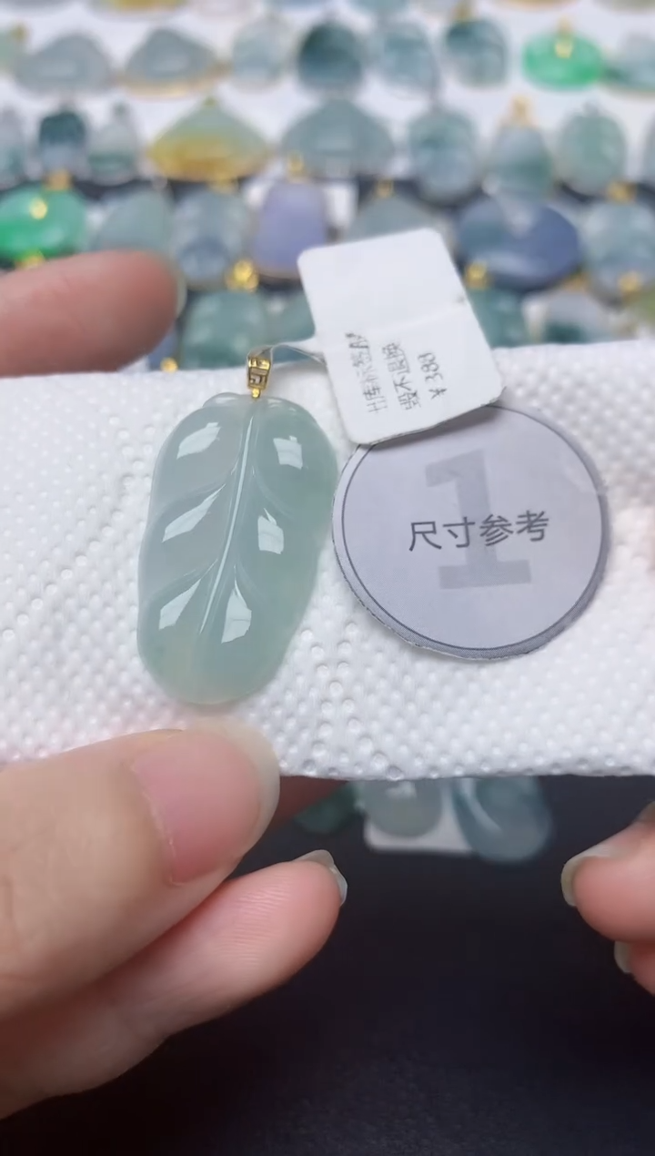 翡翠18K金镶嵌颈饰天然缅甸A货翡翠