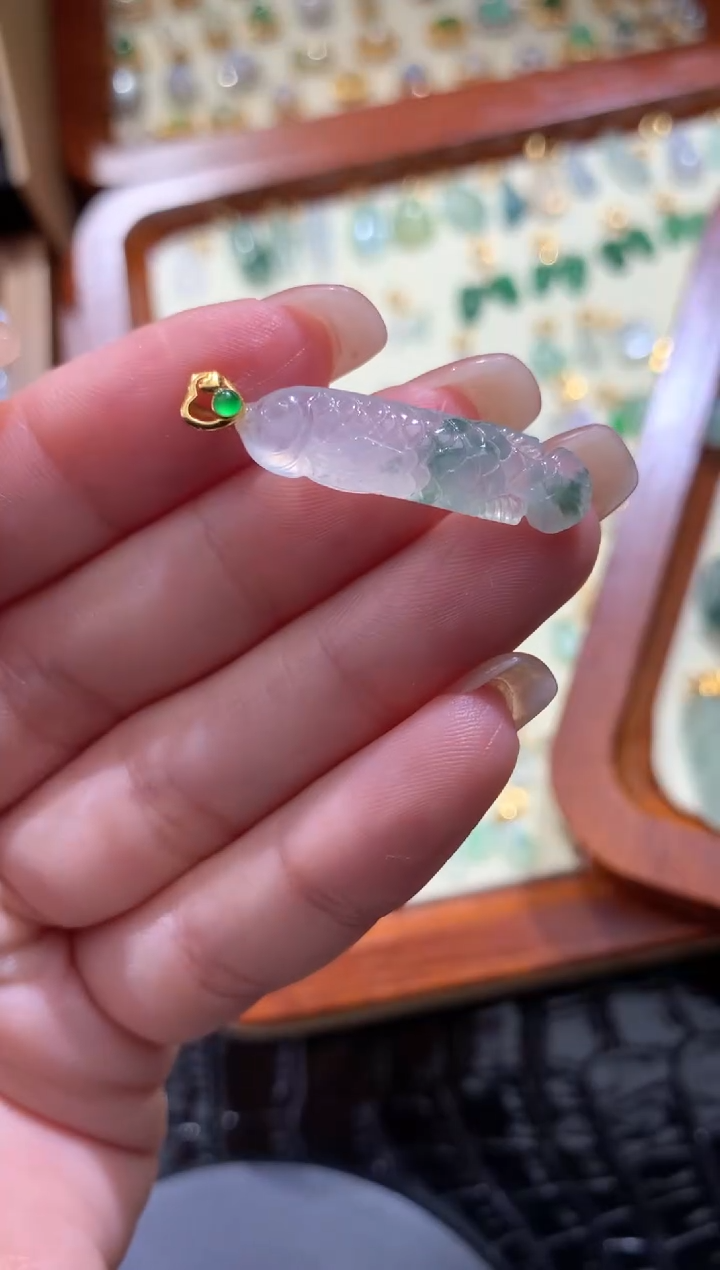 翡翠18K金镶嵌颈饰翡翠