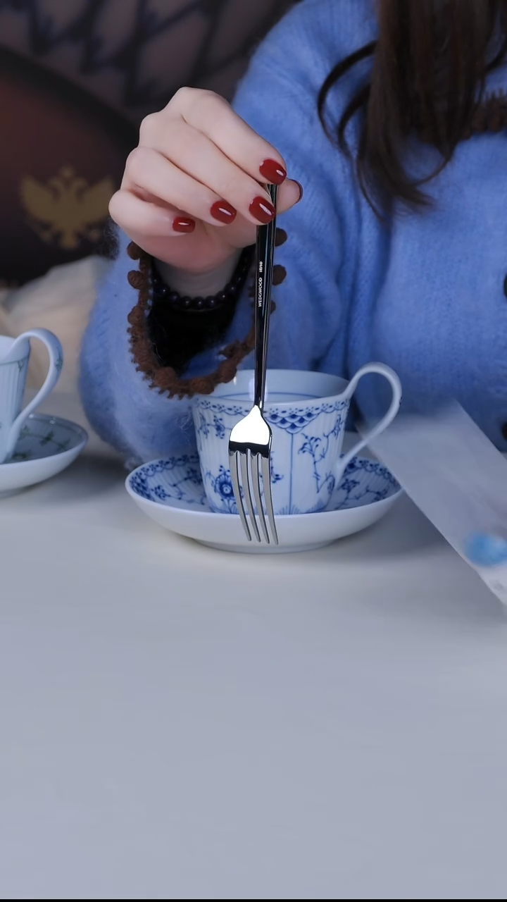 每天早上六点（伍德  甜品叉）