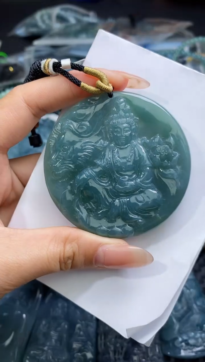 【闪购商品】翡翠颈饰未镶嵌          