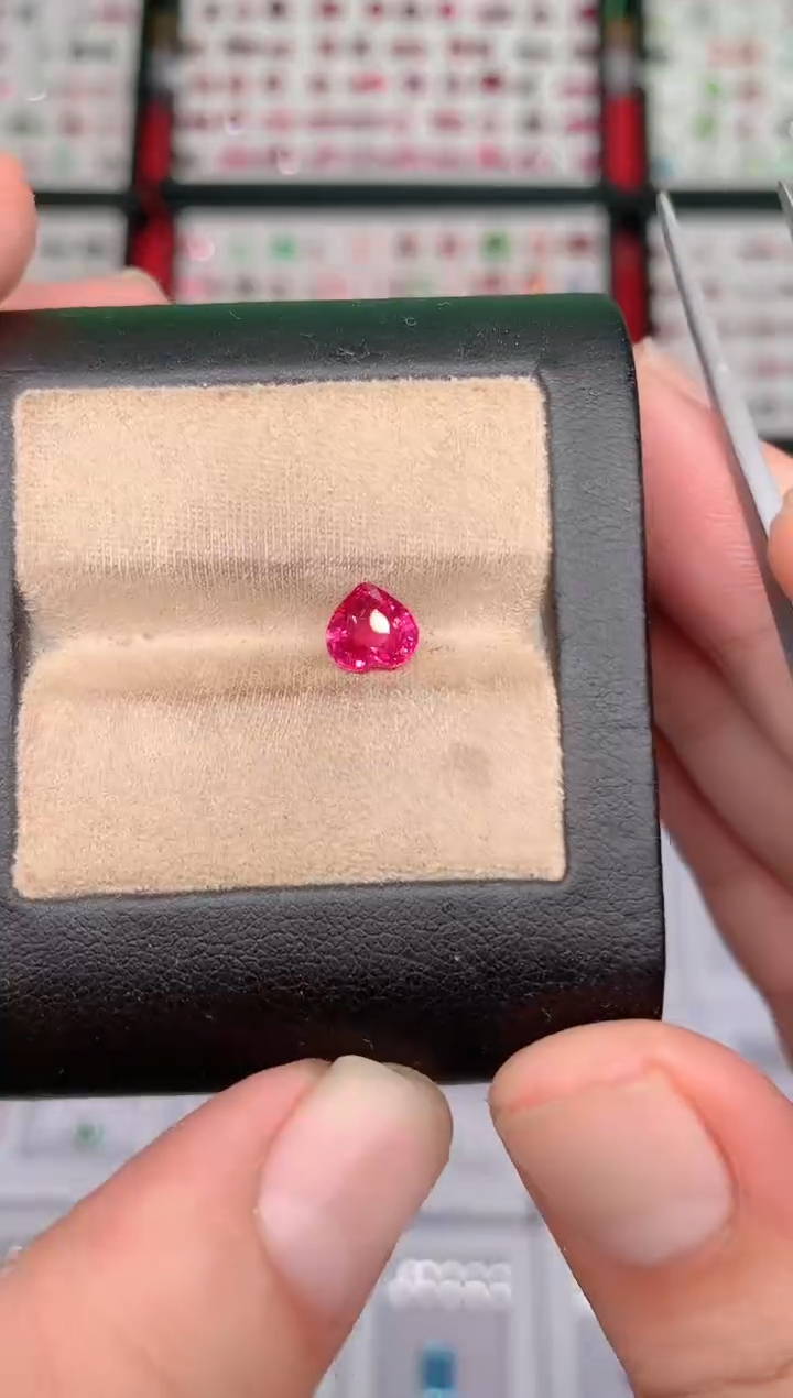 裸石未镶嵌碧玺卢比来1.05ct