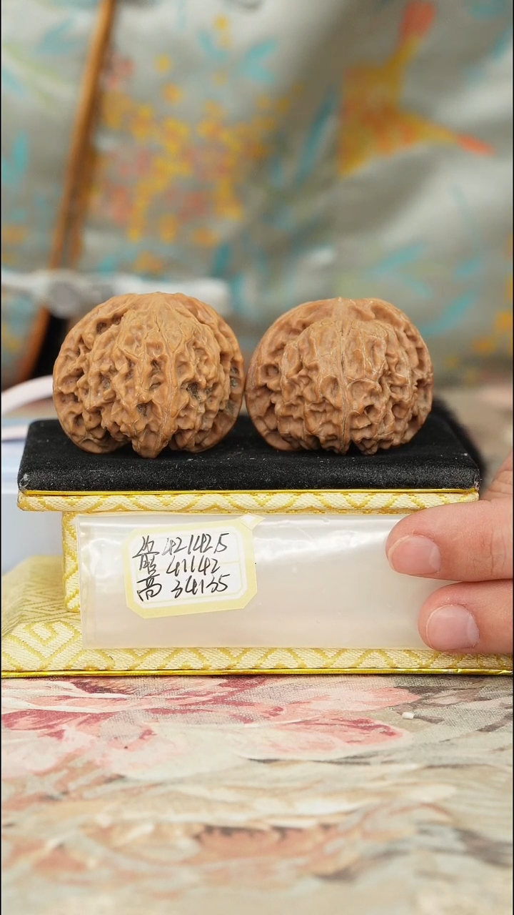 【闪购商品】文玩核桃把件苹果园