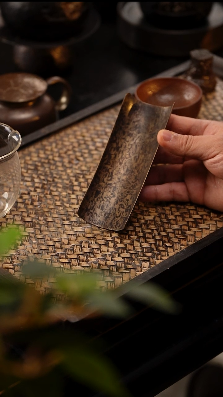 悠****?木纹金茶则      