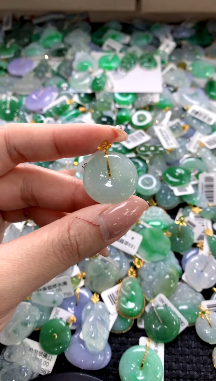 颈饰18K金镶嵌翡翠1111111111111111