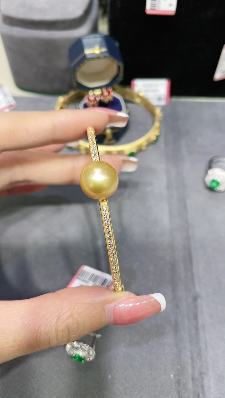 18K金镶嵌珍珠手镯