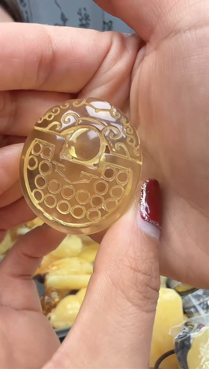 【闪购商品】琥珀裸石未镶嵌挂坠