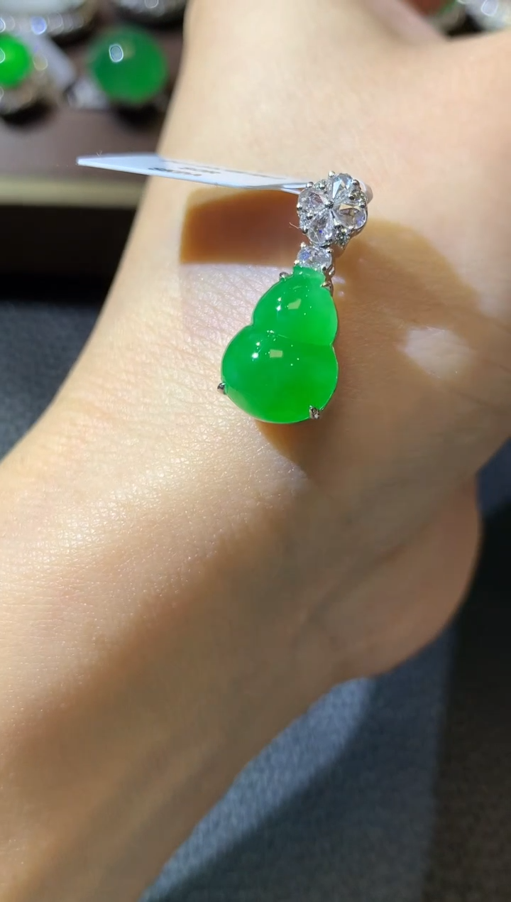 【闪购商品】翡翠吊坠(不含链)18K金镶嵌D29