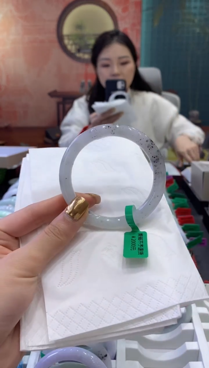 【闪购商品】翡翠手镯未镶嵌多人19395