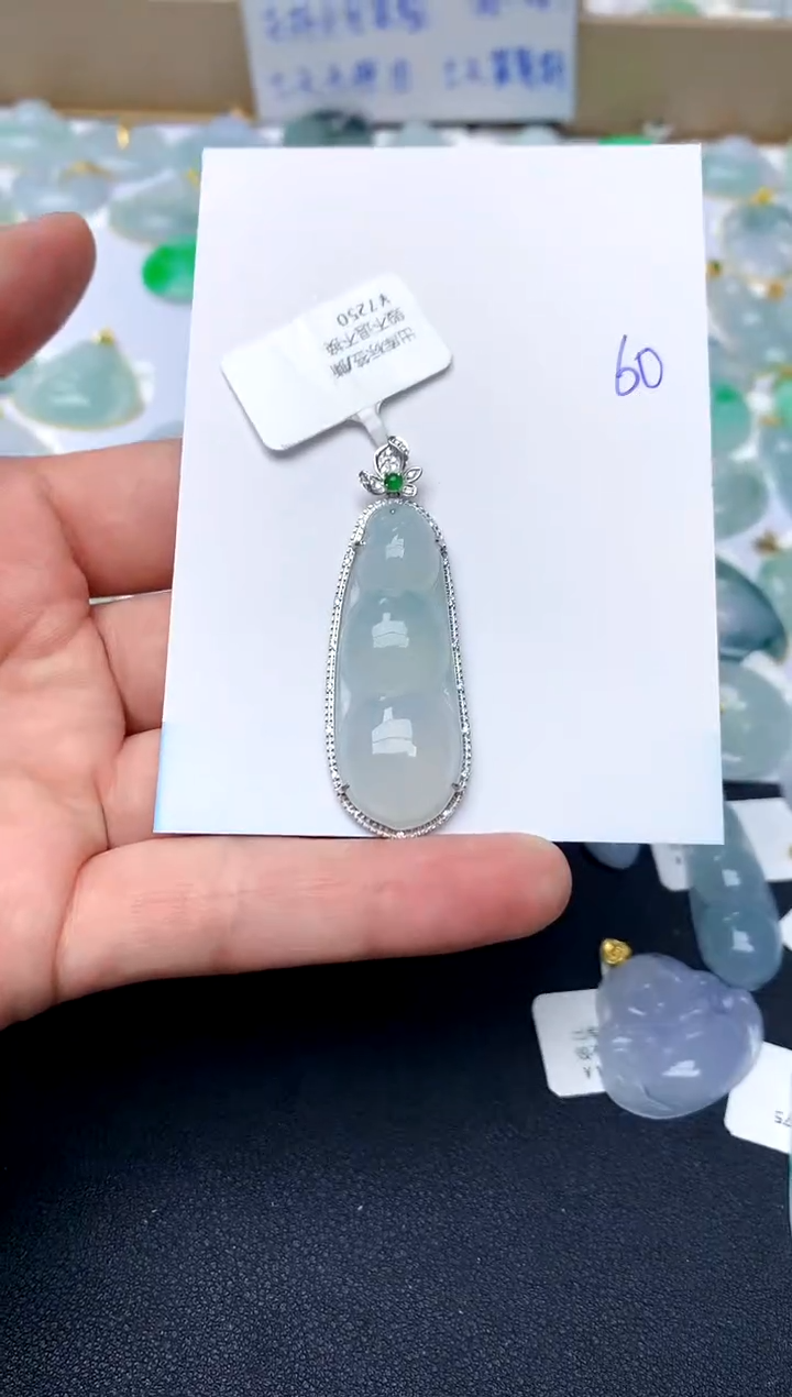 【闪购商品】翡翠颈饰18K金镶嵌60天然A货翡翠