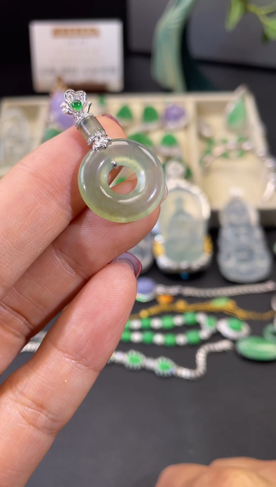 【闪购商品】翡翠颈饰18K金镶嵌59........