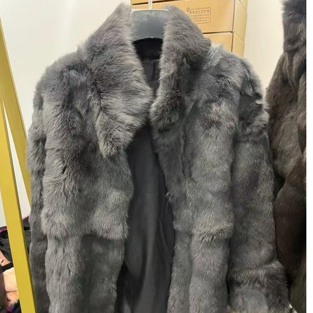 兔毛外套深灰色高级气质女神