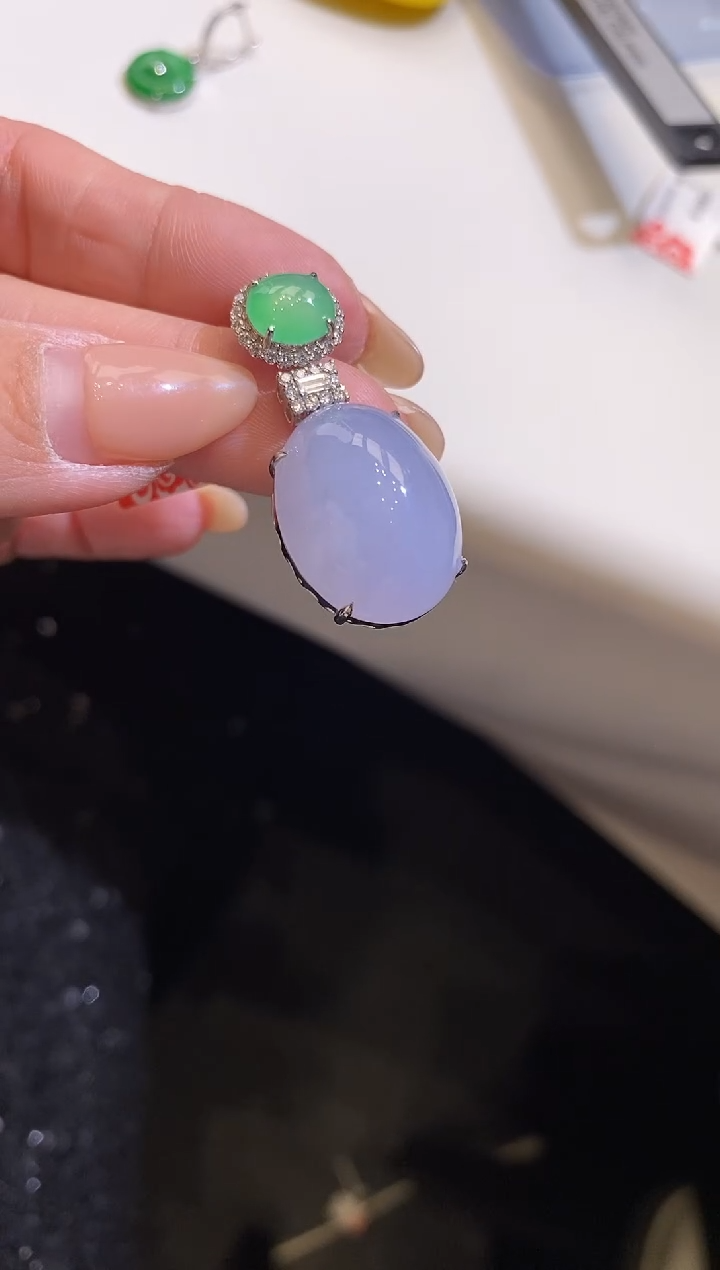 吊坠(不含链)18K金镶嵌翡翠蛋面