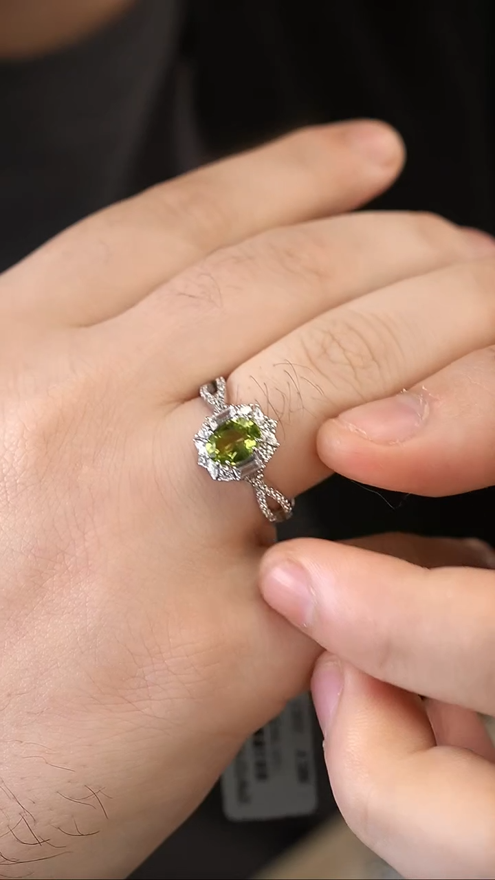 【闪购商品】橄榄石戒指银S925镶嵌橄榄石戒指1.24CT
