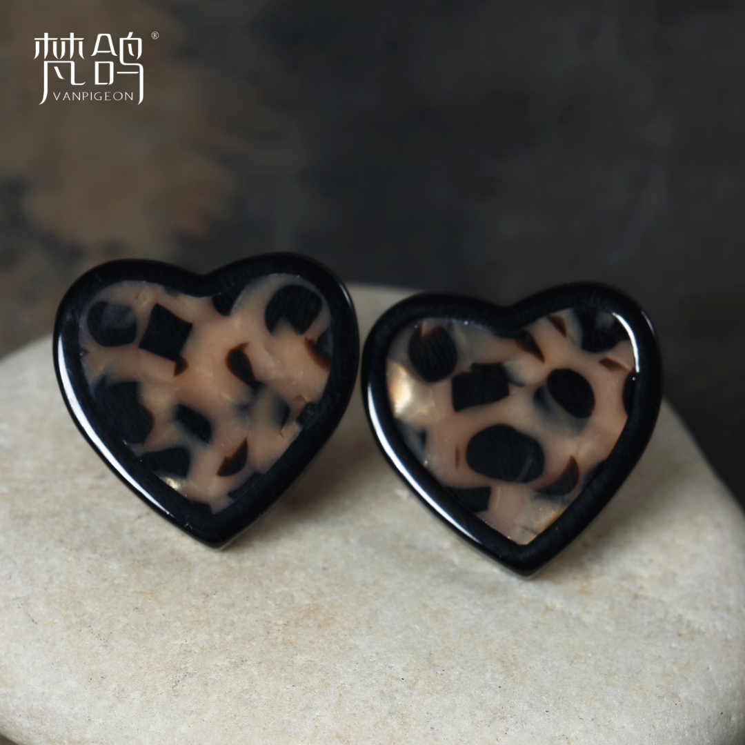 VANPIGEON/梵鸽 黄铜耳饰 爱心豹纹耳钉复古不规则心形耳钉