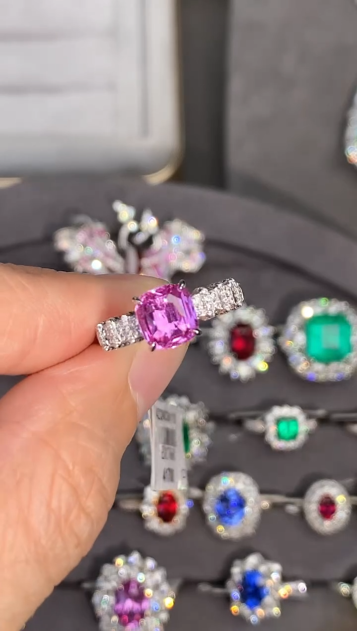 【闪购商品】彩色蓝宝石戒指18K金镶嵌2.0ct/新年开工价